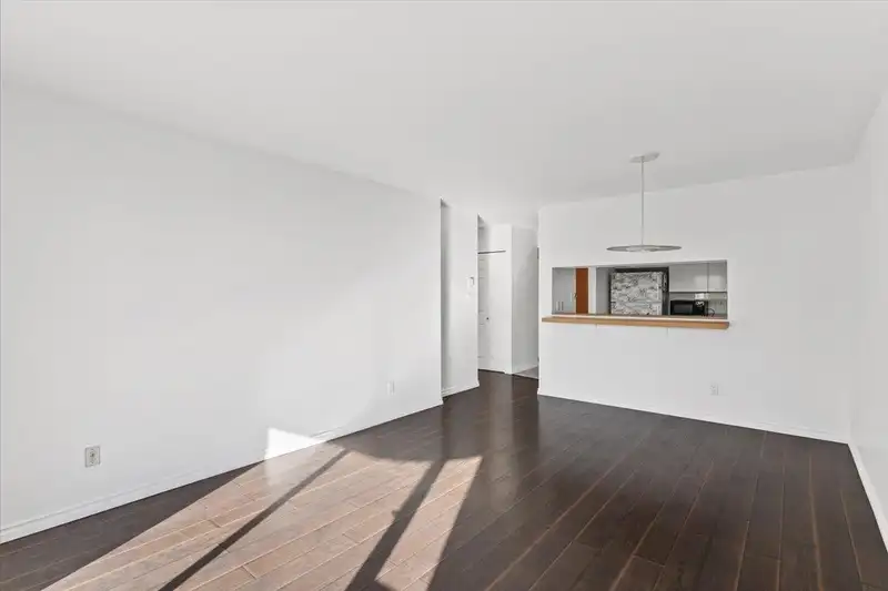 301 9633 MANCHESTER DRIVE - photo 2 of 28