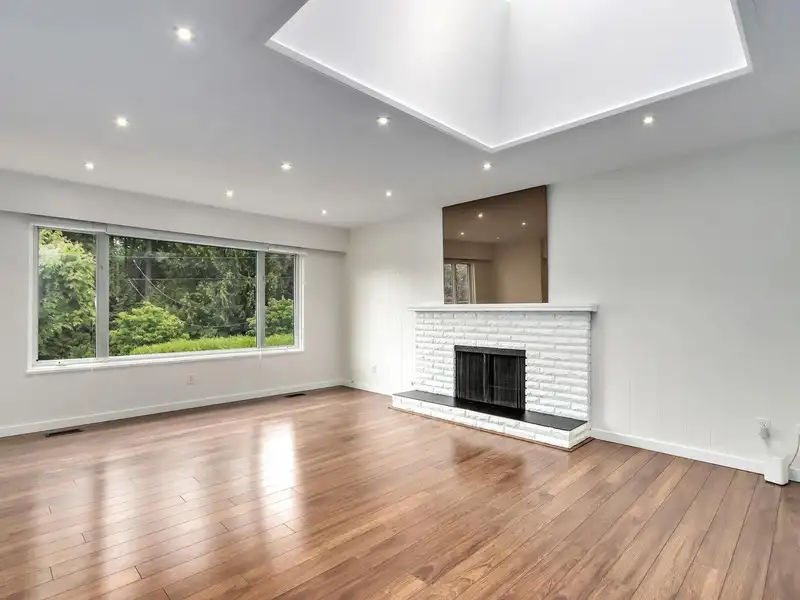 1127 CALEDONIA AVENUE - photo 3 of 36