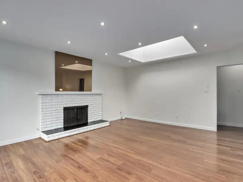 1127 CALEDONIA AVENUE - photo 4 of 36