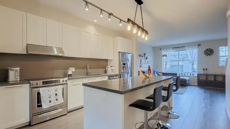 36 3461 PRINCETON AVENUE - photo 4 of 33