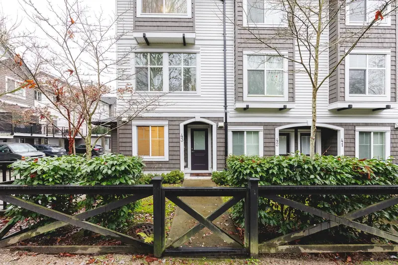 43 14271 60TH AVENUE - photo 3 of 25