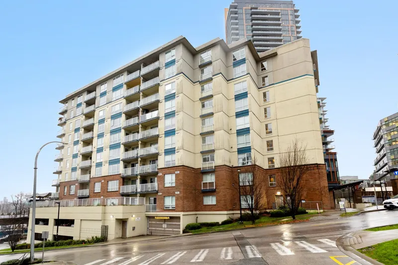 303 200 KEARY STREET - photo 1 of 25