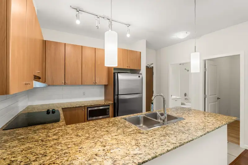 218 15322 101 AVENUE - photo 3 of 35