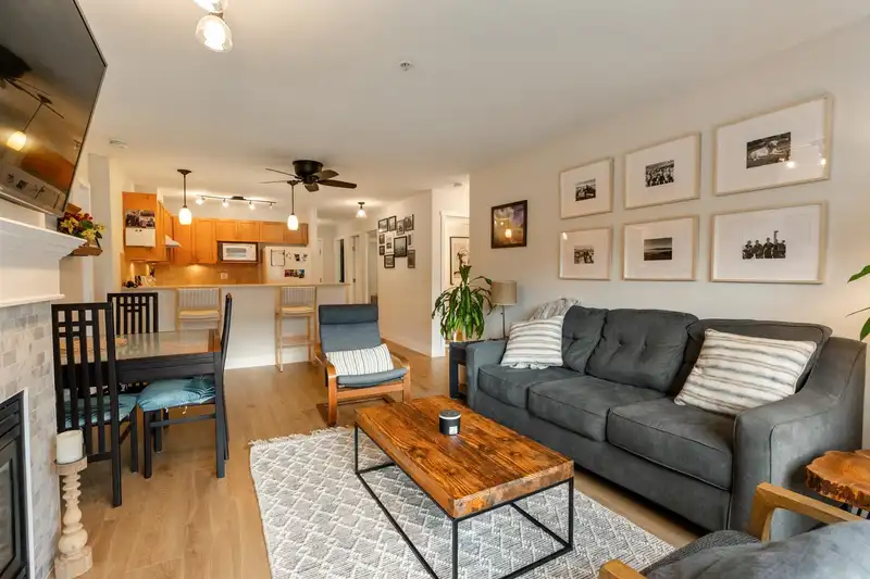 306 15188 22 AVENUE - photo 3 of 24