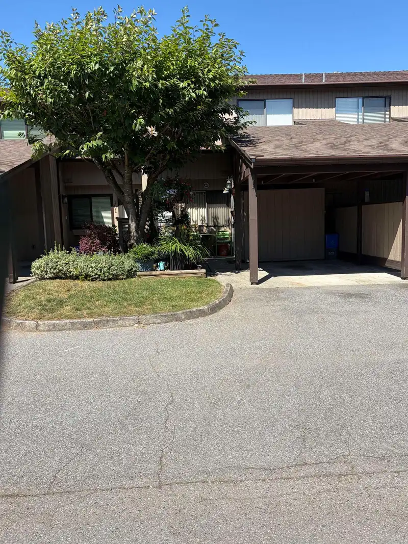 102 27044 32 AVENUE - photo 1 of 39