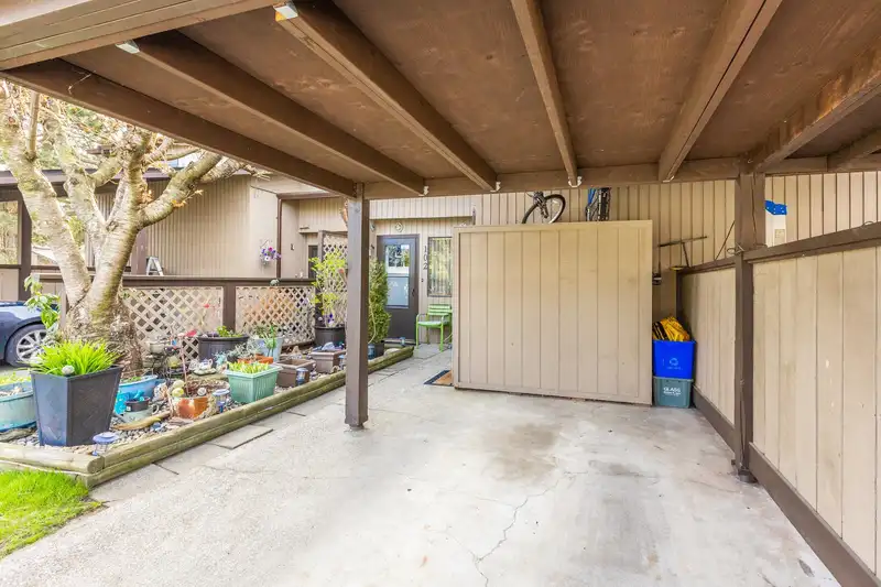 102 27044 32 AVENUE - photo 2 of 39
