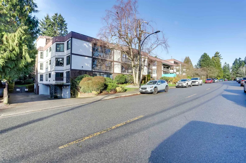 208 1521 BLACKWOOD STREET - photo 2 of 15