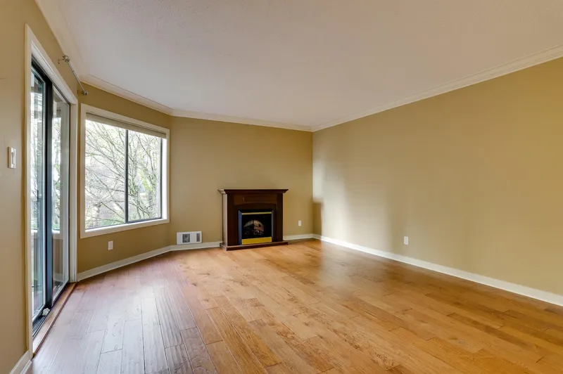 208 1521 BLACKWOOD STREET - photo 4 of 15