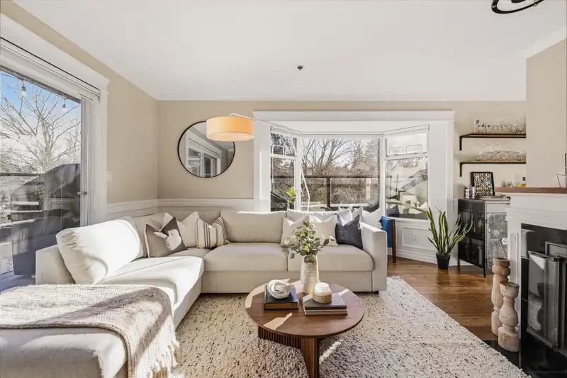 401 1925 W 2ND AVENUE - photo 2 of 40