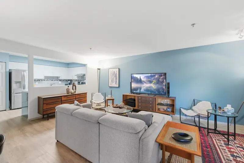 301 1148 WESTWOOD STREET - photo 4 of 25