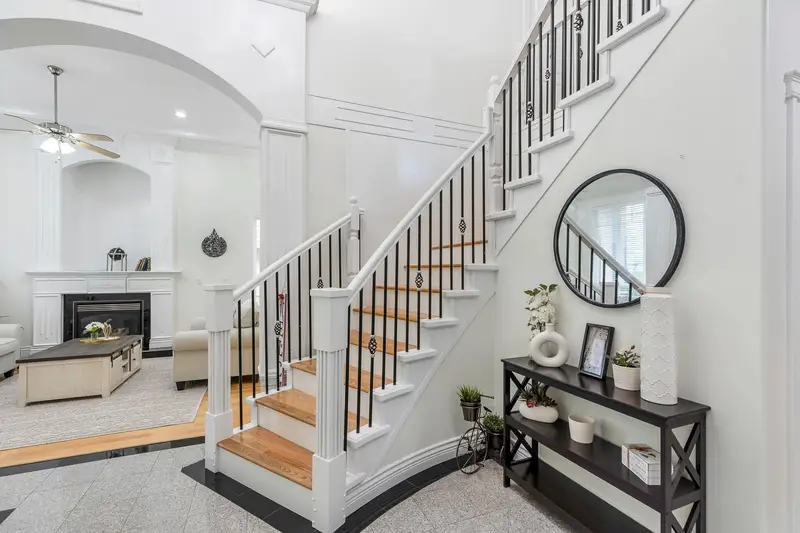 16488 104A AVENUE - photo 3 of 25