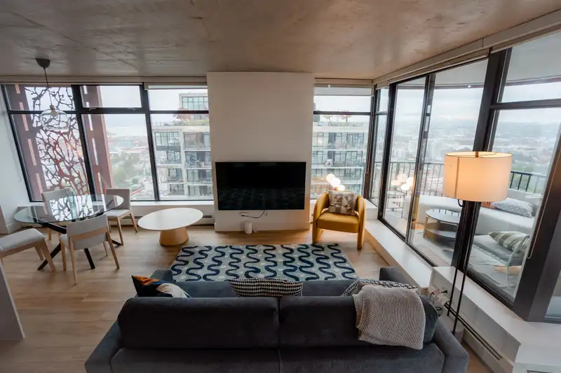 3406 128 W CORDOVA STREET - photo 1 of 40
