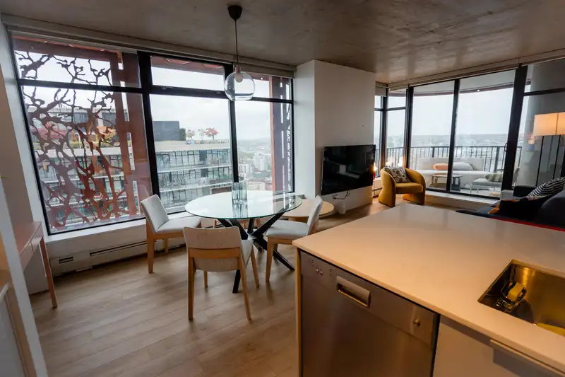 3406 128 W CORDOVA STREET - photo 4 of 40