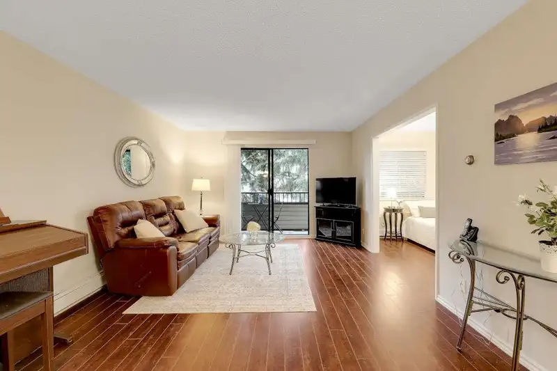 211 20460 54 AVENUE - photo 2 of 29