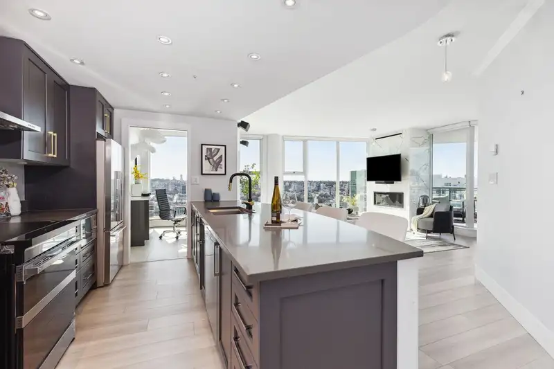 3801 1009 EXPO BOULEVARD - photo 4 of 39