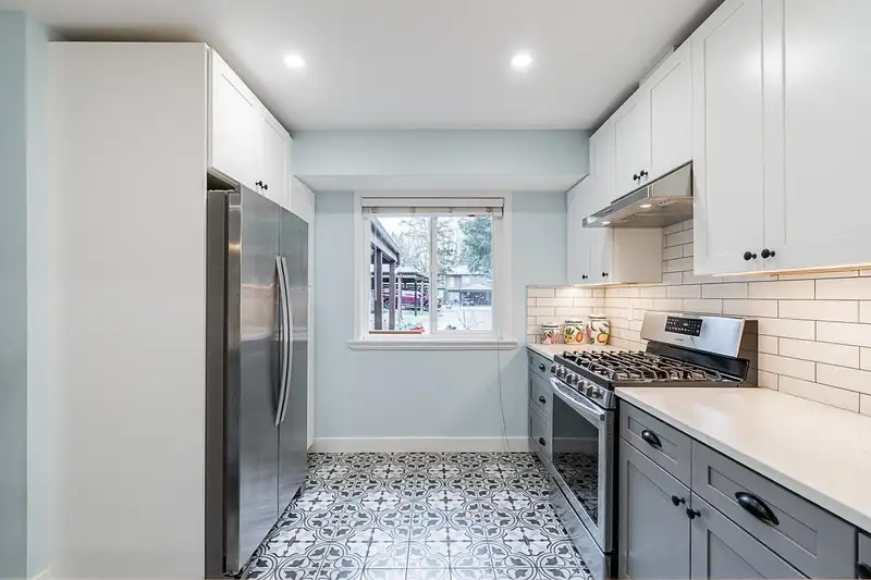 17 1140 EAGLERIDGE DRIVE - photo 4 of 38