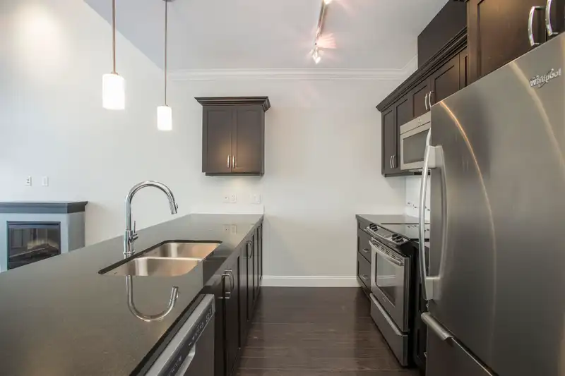 415 11882 226 STREET - photo 2 of 40