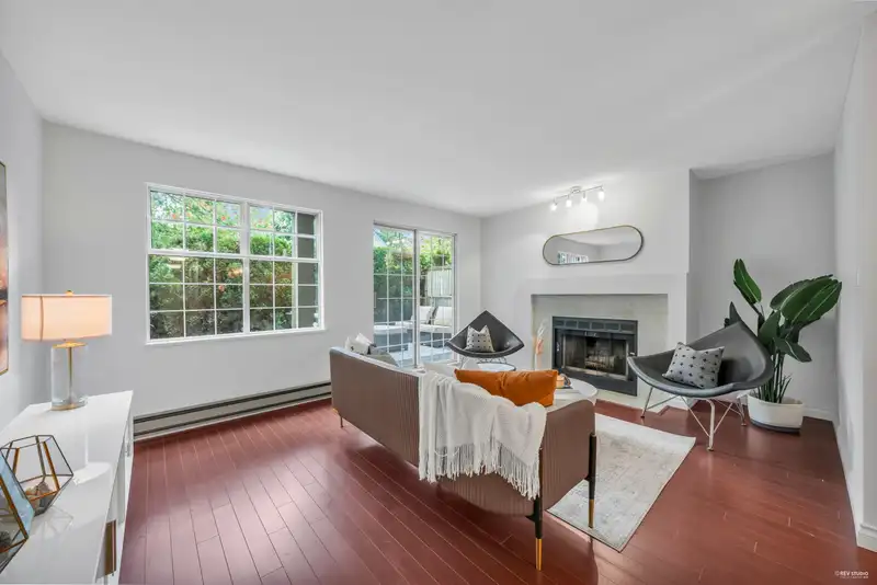 101 925 W 15TH AVENUE - photo 2 of 20