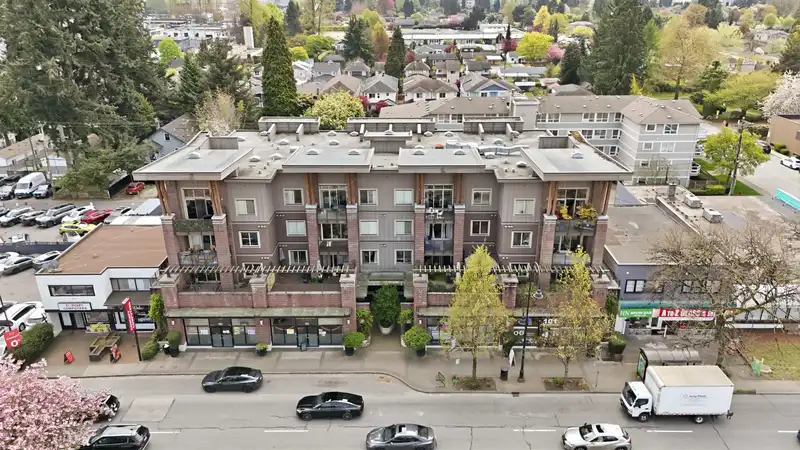 204 1273 MARINE DRIVE - photo 1 of 34