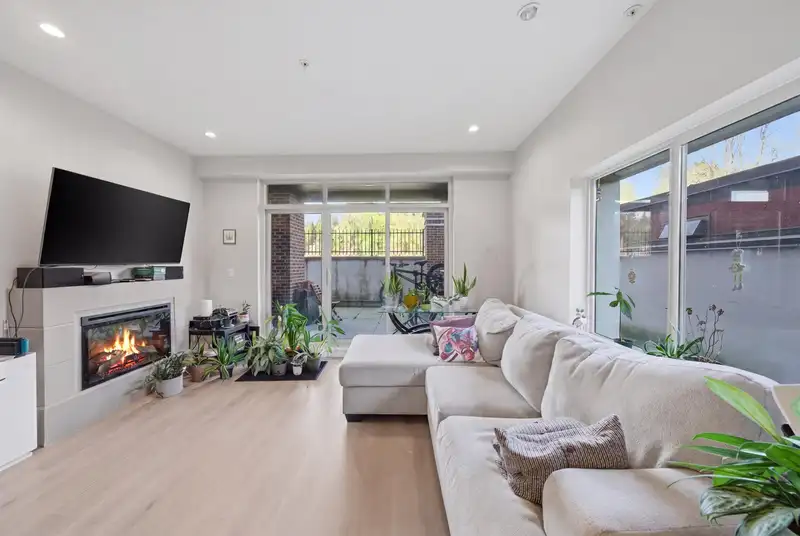 204 1273 MARINE DRIVE - photo 4 of 34
