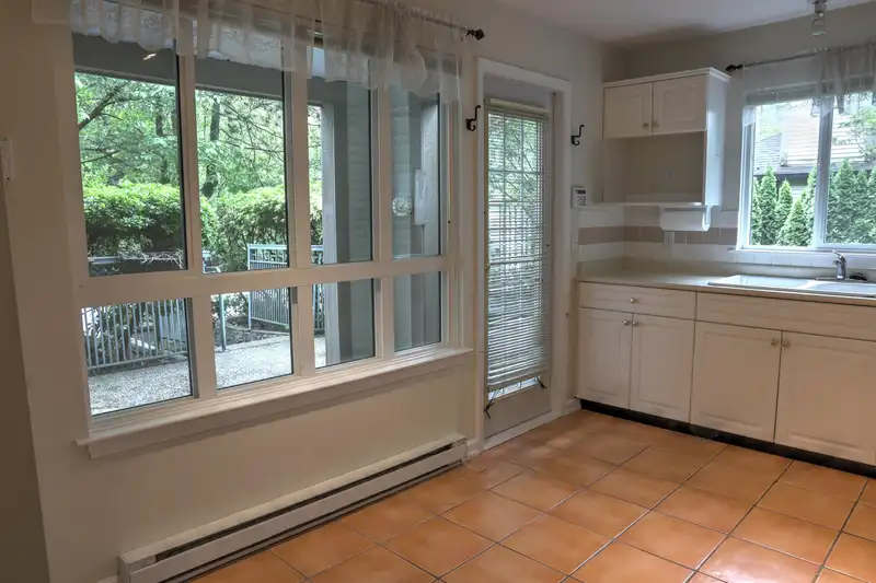 101 6363 121ST STREET - photo 2 of 29