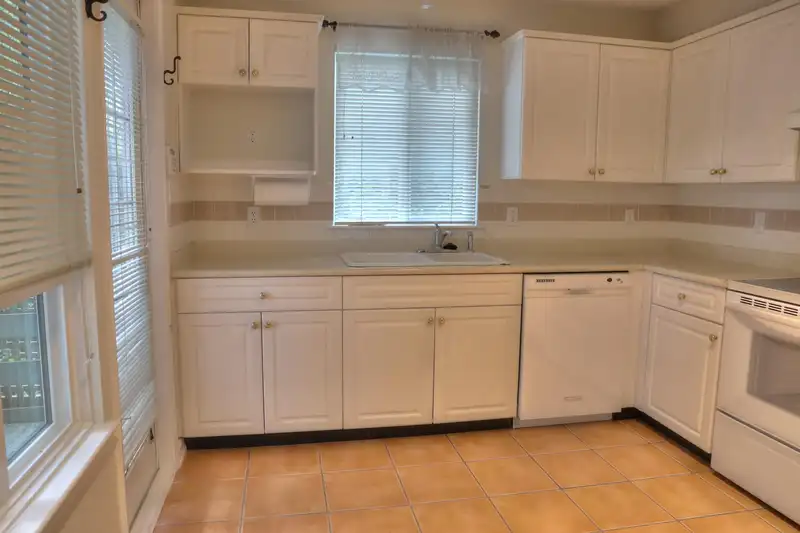 101 6363 121ST STREET - photo 3 of 29