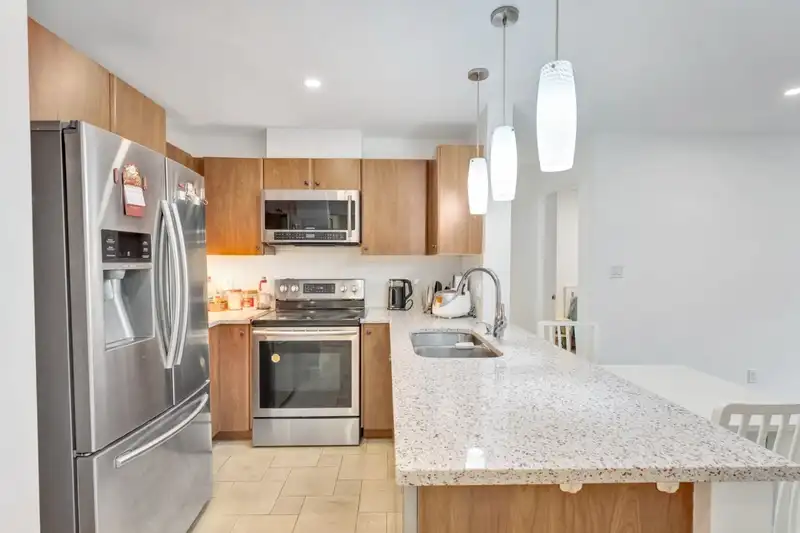 320 6508 DENBIGH AVENUE - photo 2 of 24