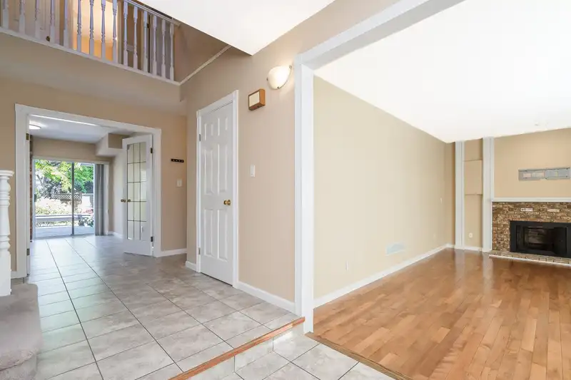 915 CITADEL DRIVE - photo 2 of 40