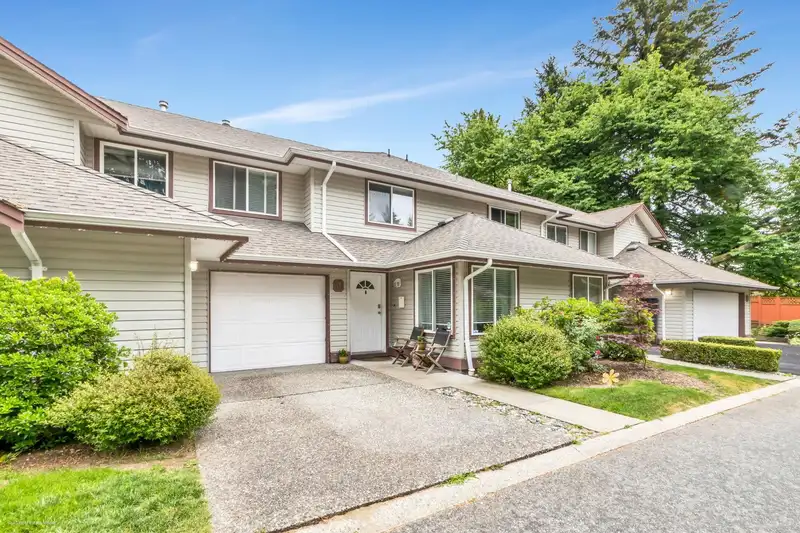 3 20985 CAMWOOD AVENUE - photo 2 of 25