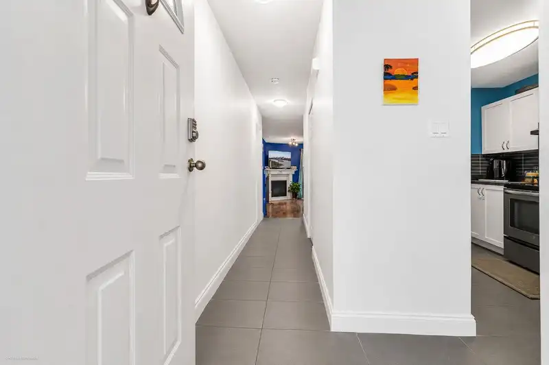 3 20985 CAMWOOD AVENUE - photo 4 of 25