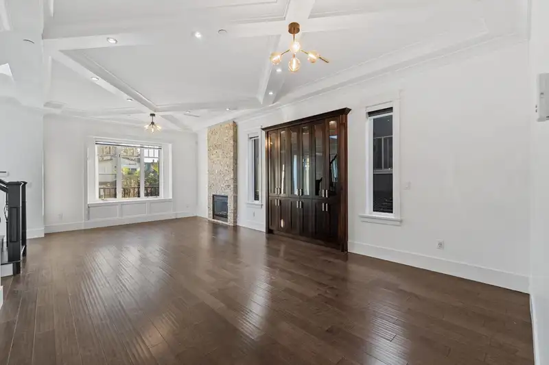 831 E KING EDWARD AVENUE - photo 2 of 24