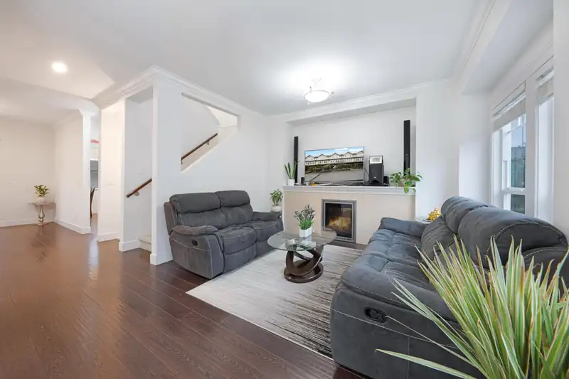 36 8358 121A STREET - photo 4 of 33