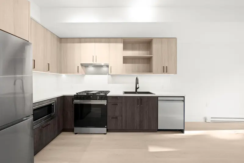 103 2002 ST. GEORGE STREET - photo 4 of 25