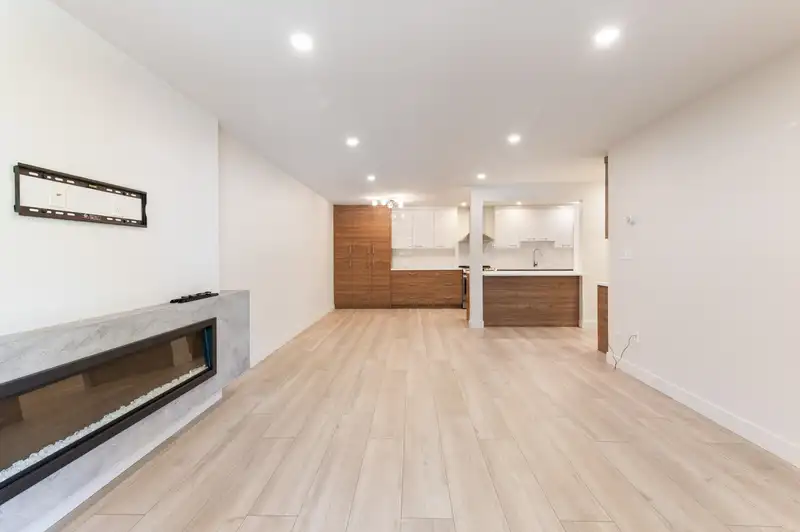 212 2381 BURY AVENUE - photo 4 of 27