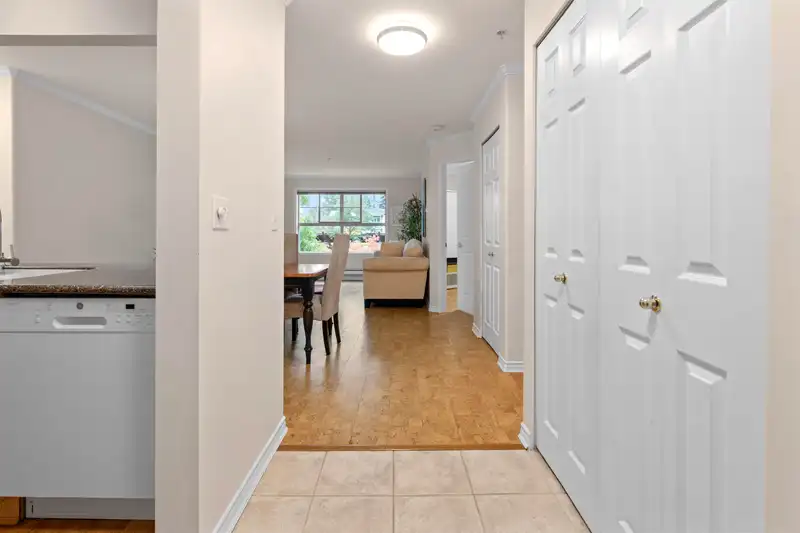 302 15325 17 AVENUE - photo 4 of 18