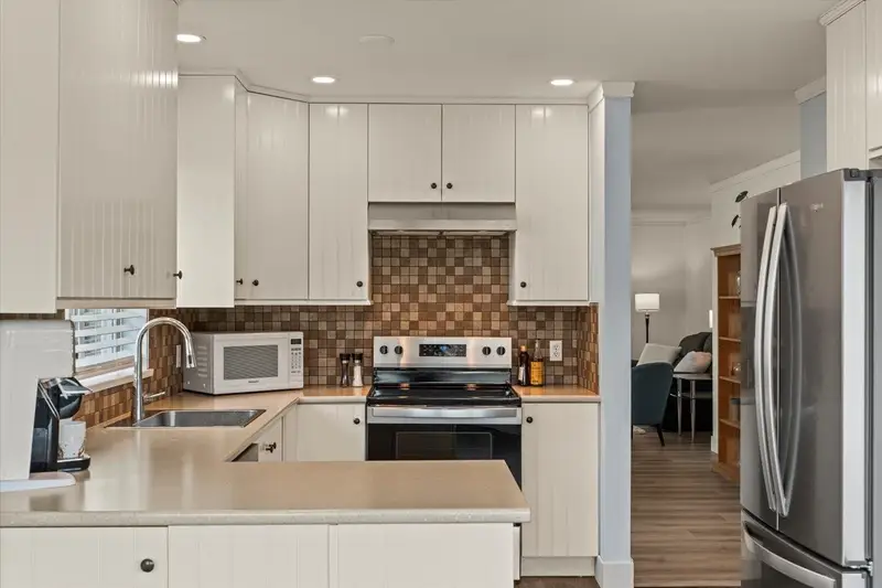 24 3380 GLADWIN ROAD - photo 4 of 25