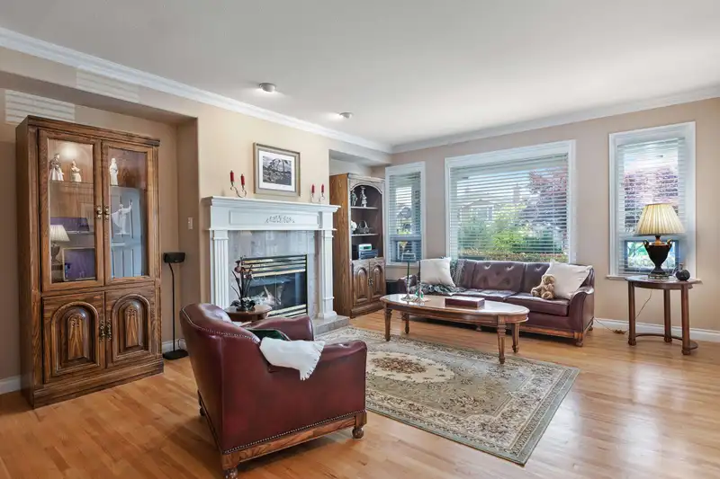 326 E 12TH STREET - photo 2 of 33