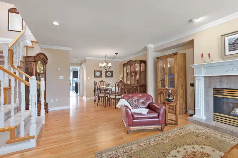 326 E 12TH STREET - photo 4 of 33