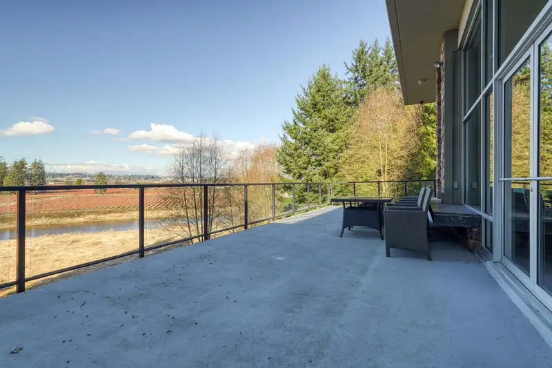 111 15145 36 AVENUE - photo 2 of 33