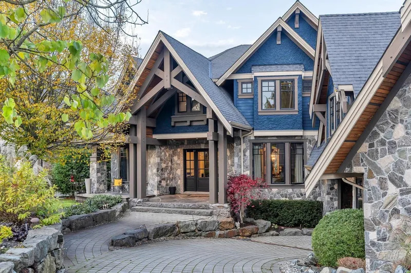 20069 2 AVENUE - photo 2 of 25