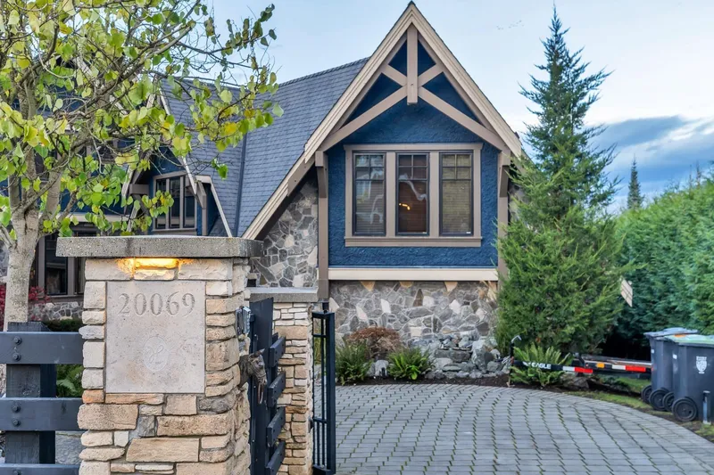 20069 2 AVENUE - photo 3 of 25