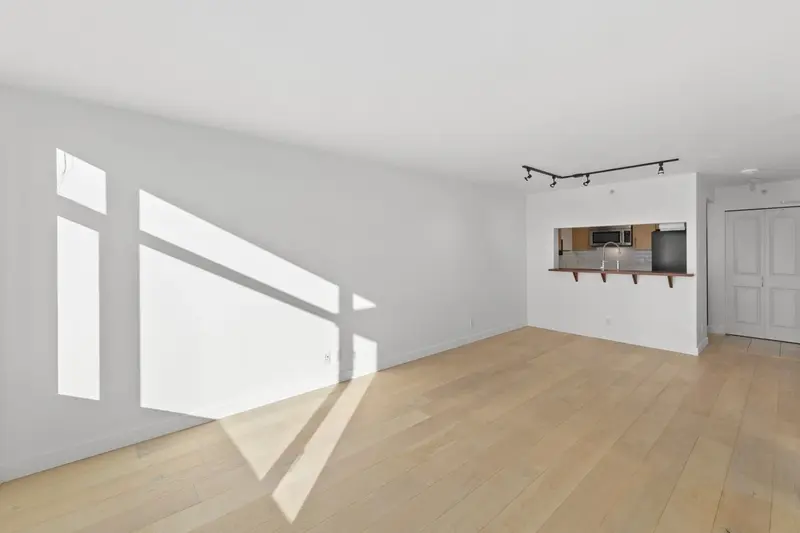 610 3660 VANNESS AVENUE - photo 2 of 25