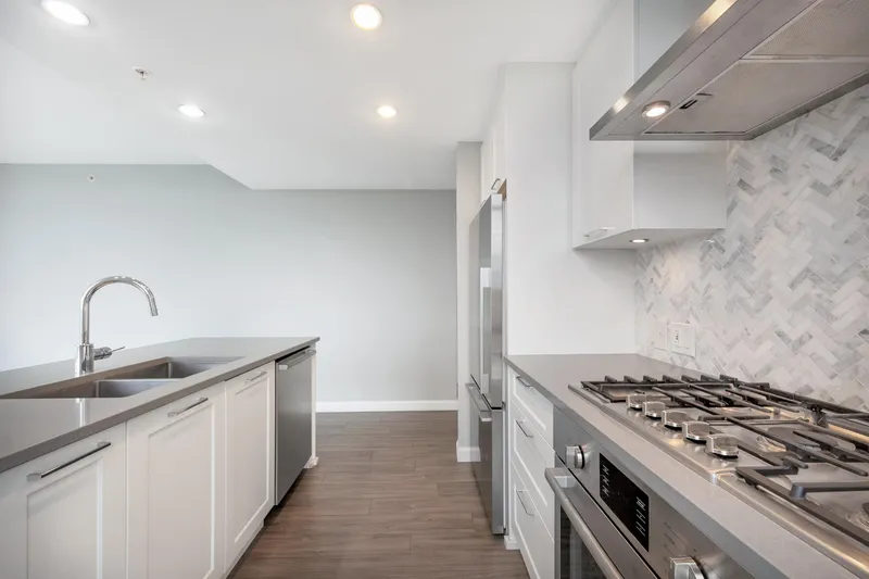 2302 520 COMO LAKE AVENUE - photo 4 of 21