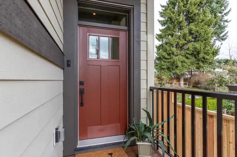 103 1211 THOMAS AVENUE - photo 3 of 38