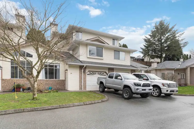 18 22900 126 AVENUE - photo 1 of 34