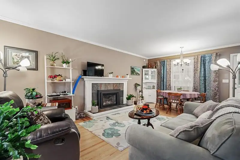 8668 COVENTRY PLACE - photo 4 of 35