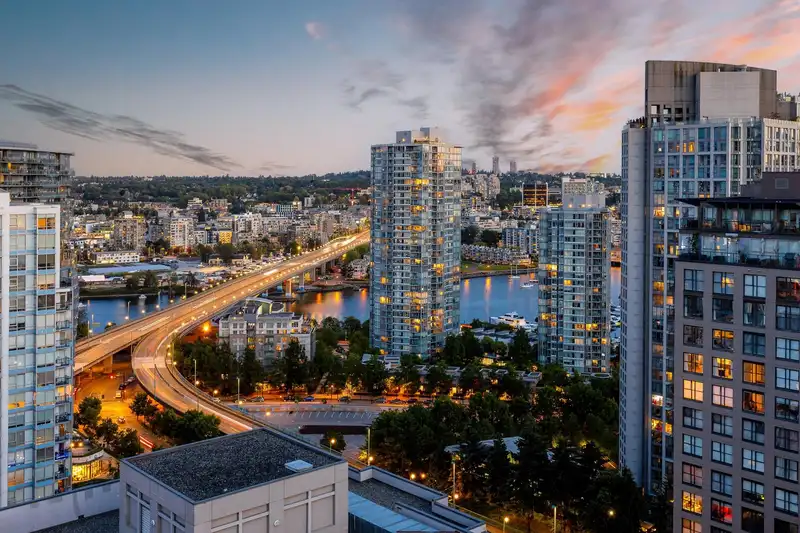 PH1 930 CAMBIE STREET - photo 4 of 40