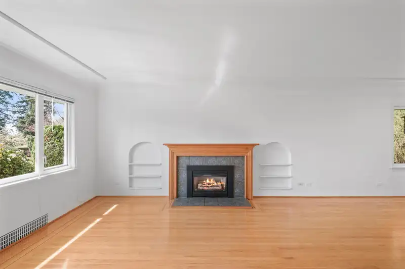 3894 SUNNYCREST DRIVE - photo 2 of 29
