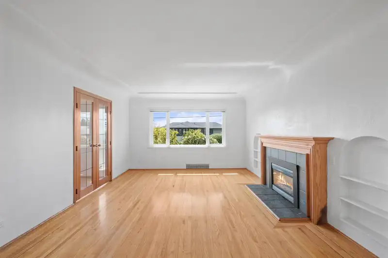 3894 SUNNYCREST DRIVE - photo 4 of 29