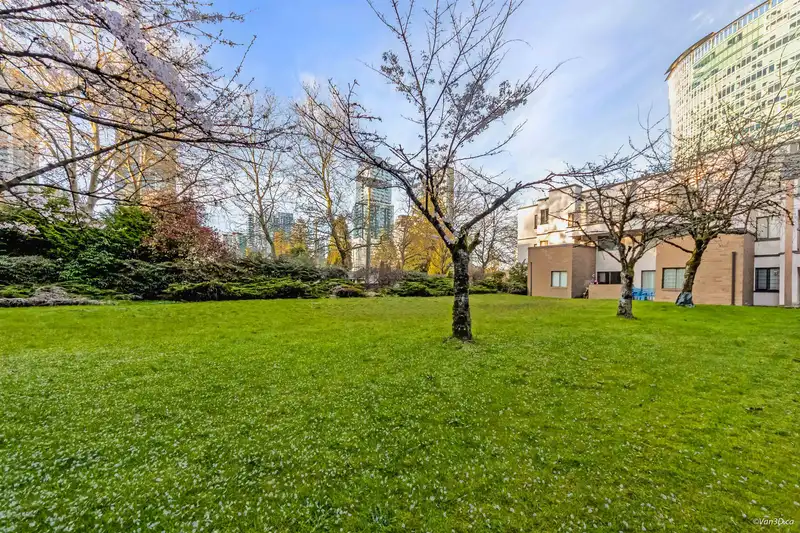 108 13364 102 AVENUE - photo 2 of 26